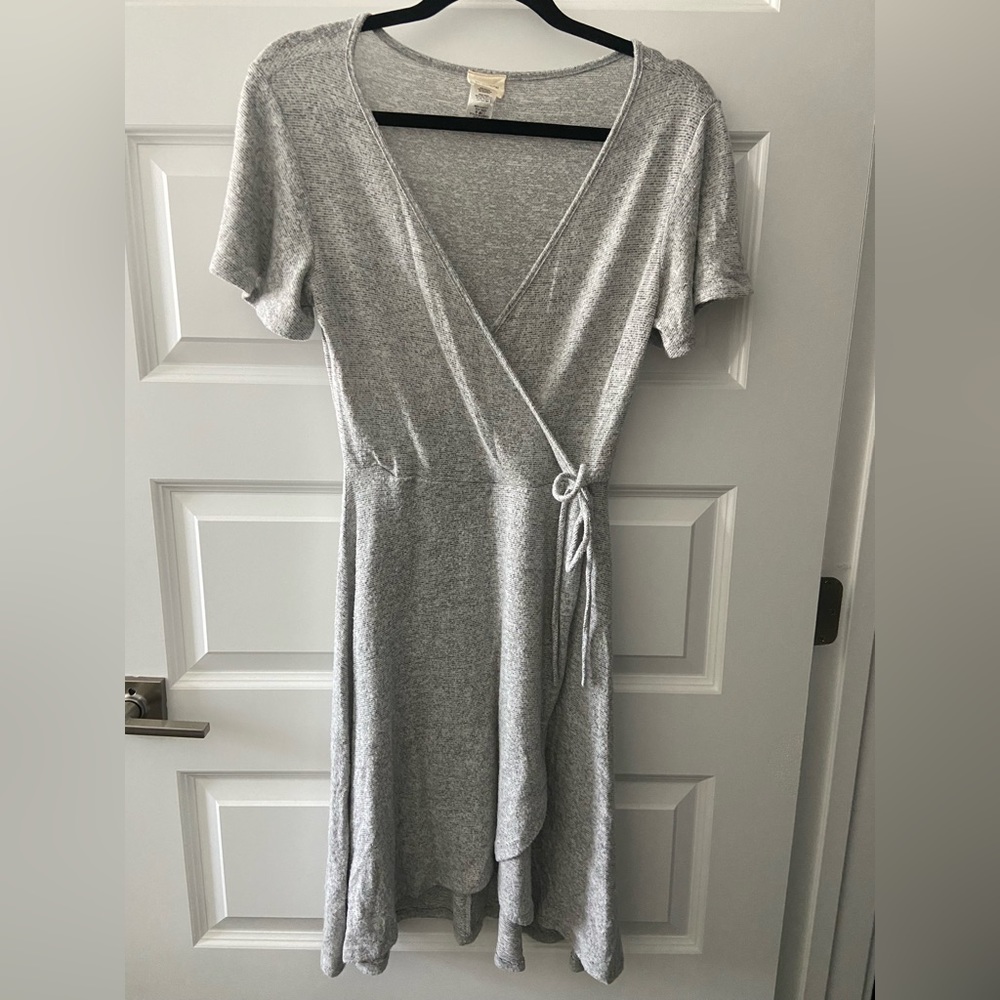 Women’s gray wrap dress